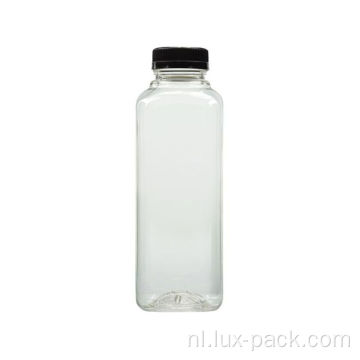 Transparante plastic drankfles met plastic drankje met dop
